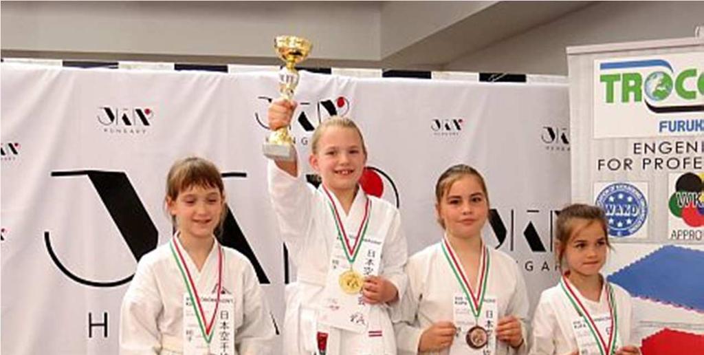 hely /32-es tábláról/ Csighy Dániel: Kumite /küzdelem/ 5-8. hely Kelemen Csaba: Kata /küzdelem/ 5-8. hely Lauber Zille: Kata /formagyakorlat/ 5-8. hely Bárdos Triszten: Kata /formagyakorlat/ 5-8.