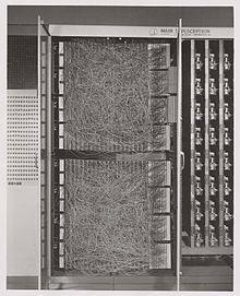 Egy kis történelem - a kezdetek 1957 - Frank Rosenblatt: Perceptron A perceptron algoritmus első implementációja a Mark I Perceptron gép 20 20 pixeles képet adó kamerához volt kötve Hatására aktív