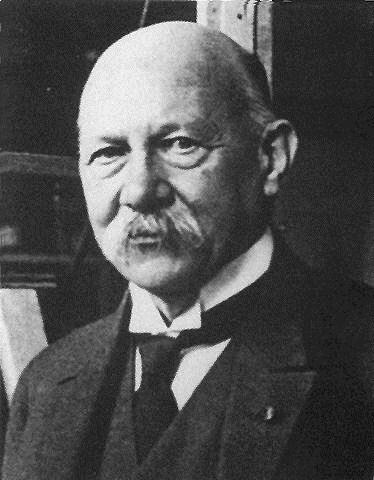 A szupravezetés felfedezése H. Kamerlingh Onnes fedezte fel 1911-ben a LHe-n végzett első kísérletei során.