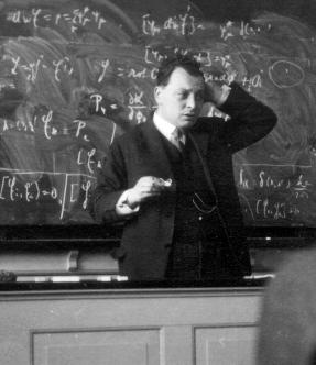 Pauli-féle kizárási elv 1929 április, Koppenhága 1924-ben Pauli egy új kvantumos szabadsági fokot javasolt annak érdekében, hogy feloldja a kvantummechanika előrejelzései és a megfigyelt