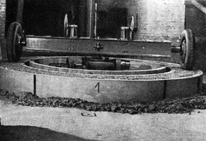 A kezdetek KÉZDY ÁRPÁD 1951-ben végzett körjáró géppel kísérleteket a cement talajutak vizsgálata és