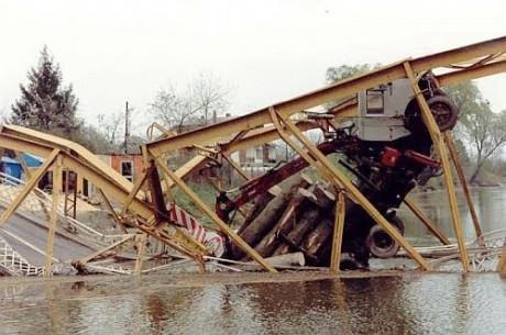 ) Fornay Csaba (Pont-TERV Zrt.) a hídbetolásokkal foglalkozó kutatás-fejlesztési tanulmány eredményeit osztotta meg a résztvevőkkel. 9.