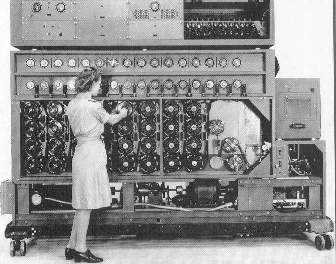 Az Enigma további sorsa angol eredmények Turing a Bomba alapján kidolgozza a Bombe terveit Welchman újra kitalálja Zygalski lyukkártyáit Harold "Doc" Keen