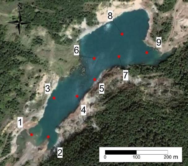 A Rudabányai-tó fenékmélység változása (bal) (Németh & Kovács, 2011) és a mintavételi pontok (jobb) A mintavétel a 3. ábrán látható saját készítésű mintavevő eszközzel történt.