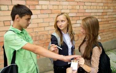 Hipotézisek az alkalmi dohányos diákok minimum