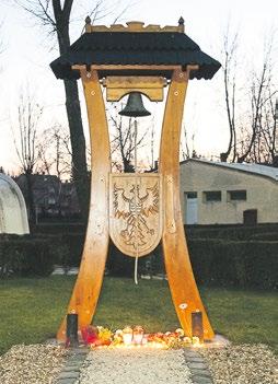 A megemlékezés résztvevői ezután megkoszorúzták a Szent Imre téri 1956-os emlékművet.