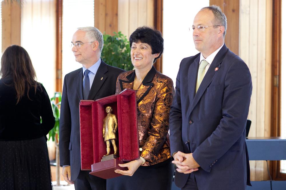 Semmelweis díj, 2013 július 1. Ujhelyi Enikő A most érkezett Orvosok Lapjából értesültünk,hogy sokszorosan megérdemelt Semmelweis díjat kaptál. Szívből gratulálunk.