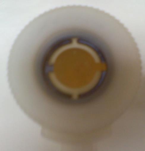 Az elektród ezüstösen csillogó színe sárgára változott a polimerizáció során (19.