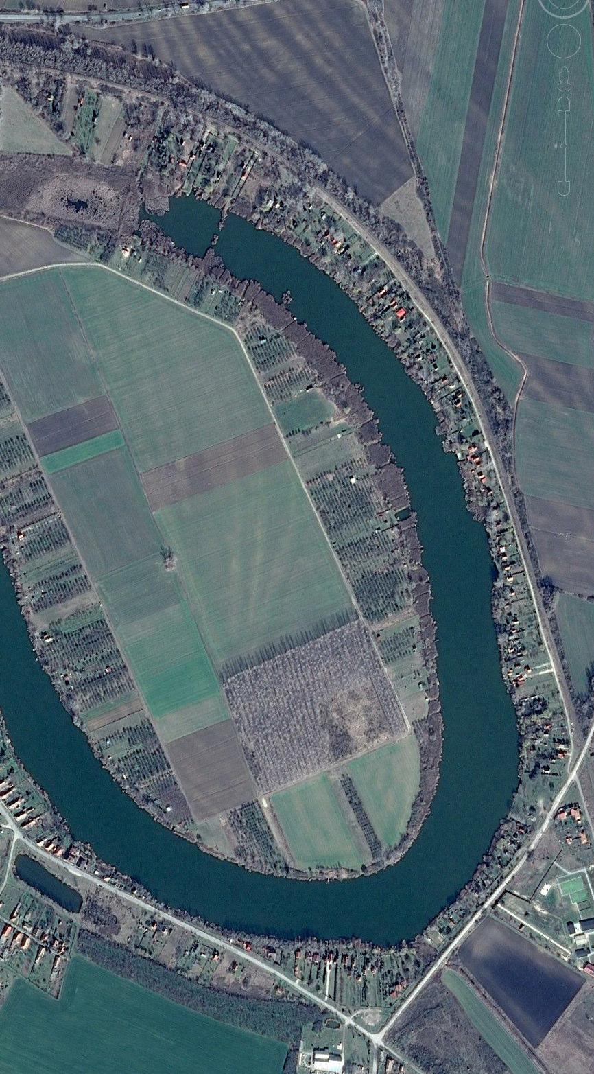 Módosítás ismertetése Tiszaug hatályos településrendezési eszközeinek készítésekor 2008-ban a Holt-Tisza külső karéjának beépítése már adottság volt.