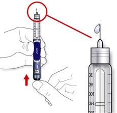 E. Nyomja be teljesen az adagoló gombot. Győződjön meg róla, hogy a tű hegyén kifolyik az inzulin.