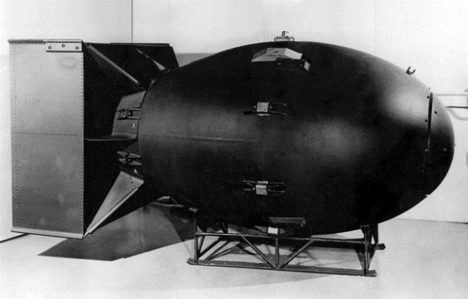 sivatagban végrehajtott kísérletek után 1945-ben a tudósok megalkották a történelem első két bevethető atomfegyverét.