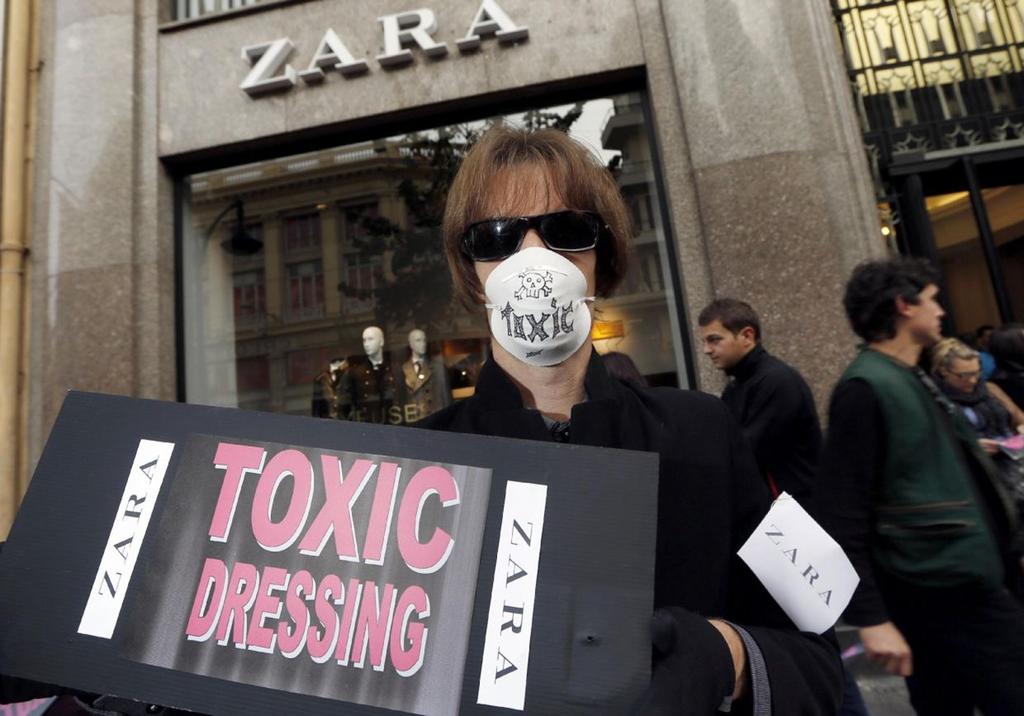 Mérgező ruhák 2014 A Greenpeace vizsgálatok a ZARA Budapesten árusított gyermeknadrágjaiban is kimutattak rákkeltő, valamint hormonrendszert károsító anyagokat.