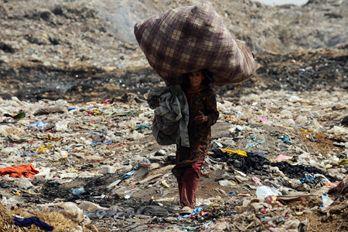 Az el nem adott ruhák és használt ruhák által okozott környezetszennyezés