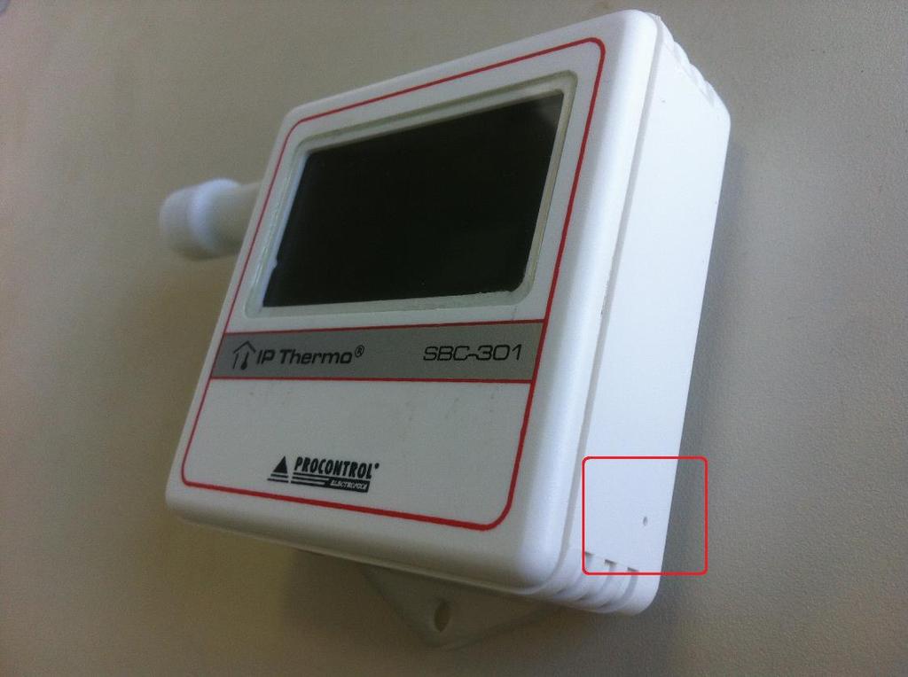 LCD kijelző Az eszközön lévő LCD kijelzőn az alábbi, folyamatosan frissülő adatokat láthatjuk: Hőmérséklet Páratartalom Rendszeridő