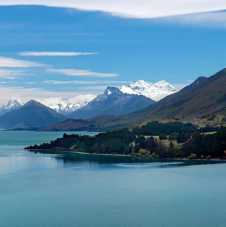 Új-Zéland leghíresebb fjordja a Milford Sound; a természeti csoda egymillió évvel ezelőtti glecscserek munkájának eredménye.