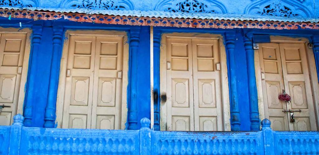 Jodhpur színe a kék: az erődváros kékre festett házai szinte ragyognak a napsütésben. Szent tehén Jodhpur utcáin Vizet hordó asszonyok Rajasthanban ma is használhatók időjárási előrejelzésre.