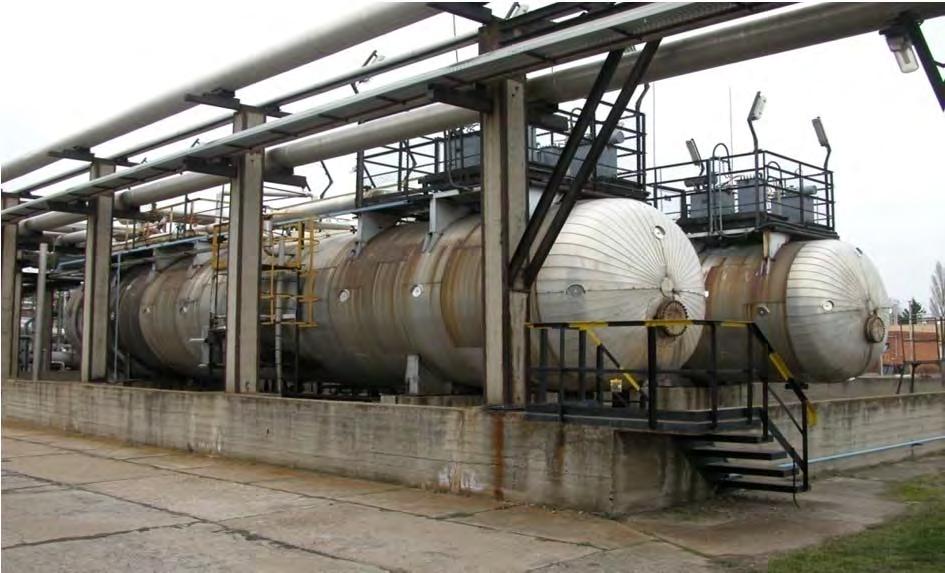 Sómentesítő Két fokozatú sómentesítő működik az AV üzemekben A kőolaj átlagos sótartalma: 20-40 ppm A