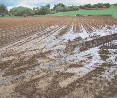 1. Korlátozott beszivárgás miatt jelentkező lefolyás Ha az eső intenzitása meghaladja a talaj beszivárgási kapacitását, akkor a korlátozott beszivárgás miatt a talaj felszínén megjelenik a víz, és