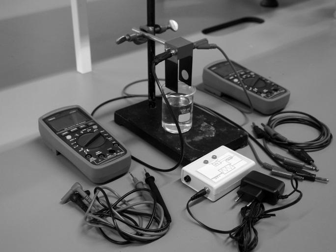 B. Oldatok elektromos vezetőképességének mérése A mérés célja: Az X0 és X1 X4 oldatok elektromos vezetőképességének mérése.