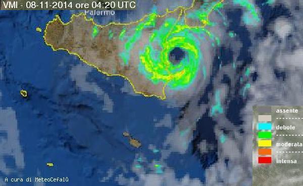 Megfigyelhető volt még továbbá a ciklon frontrendszerének maradványfelhőzete is, mely teljesen felcsavarodott a ciklon körül. 14. ábra - Qendresa Szicília partjainál 8-án kora hajnalban [7 Sat24.