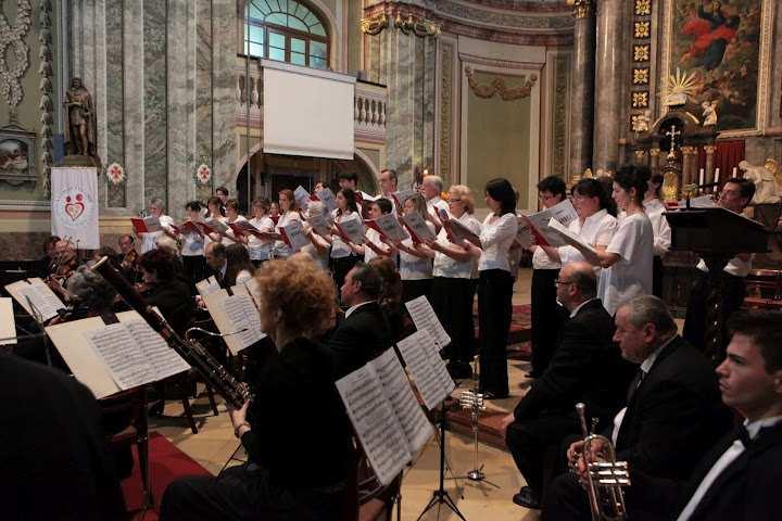 Június A Szekszárdi Kamarazenekarral együttmőködve sikerült újjáélesztenünk a szekszárdi oratórikus koncertek hagyományát. Ezúttal G. F.