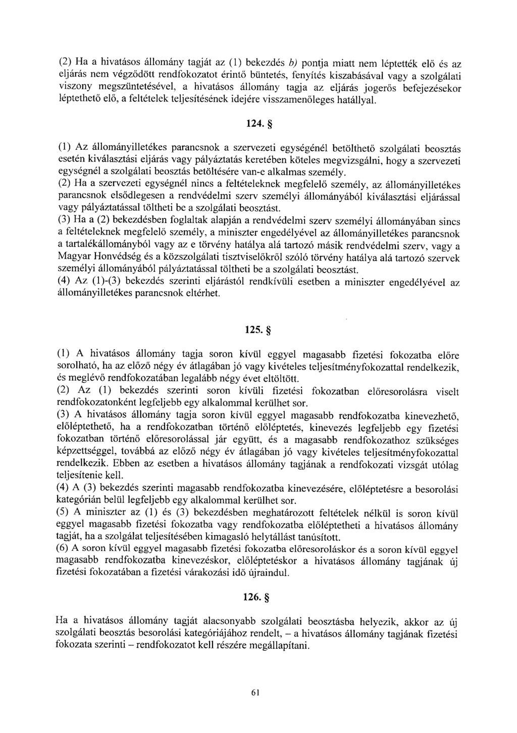 (2) Ha a hivatásos állomány tagját az (1) bekezdés b) pontja miatt nem léptették el ő és az eljárás nem végz ődött rendfokozatot érintő büntetés, fenyítés kiszabásával vagy a szolgálat i viszony