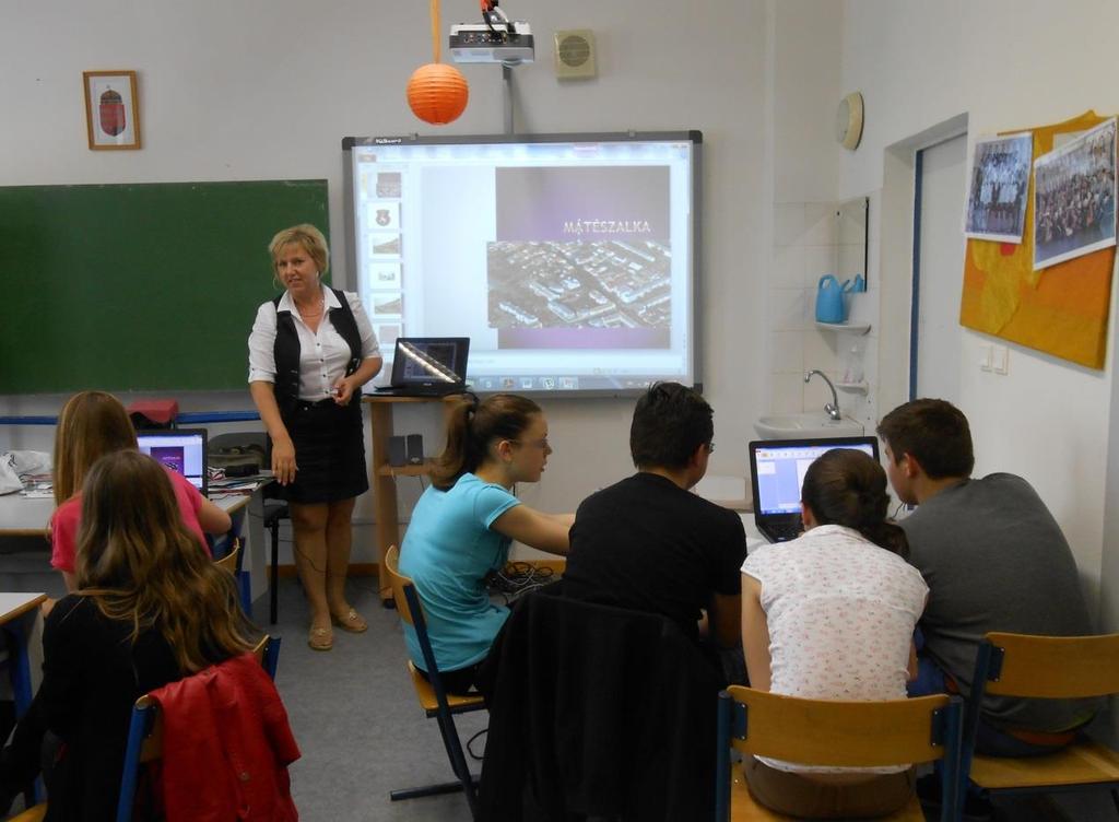 német nyelvű újságok felhasználása áll. Az információszerzés és feldolgozás után a tanulók a csoport laptopján prezentációt készítenek és bemutatják egymásnak.