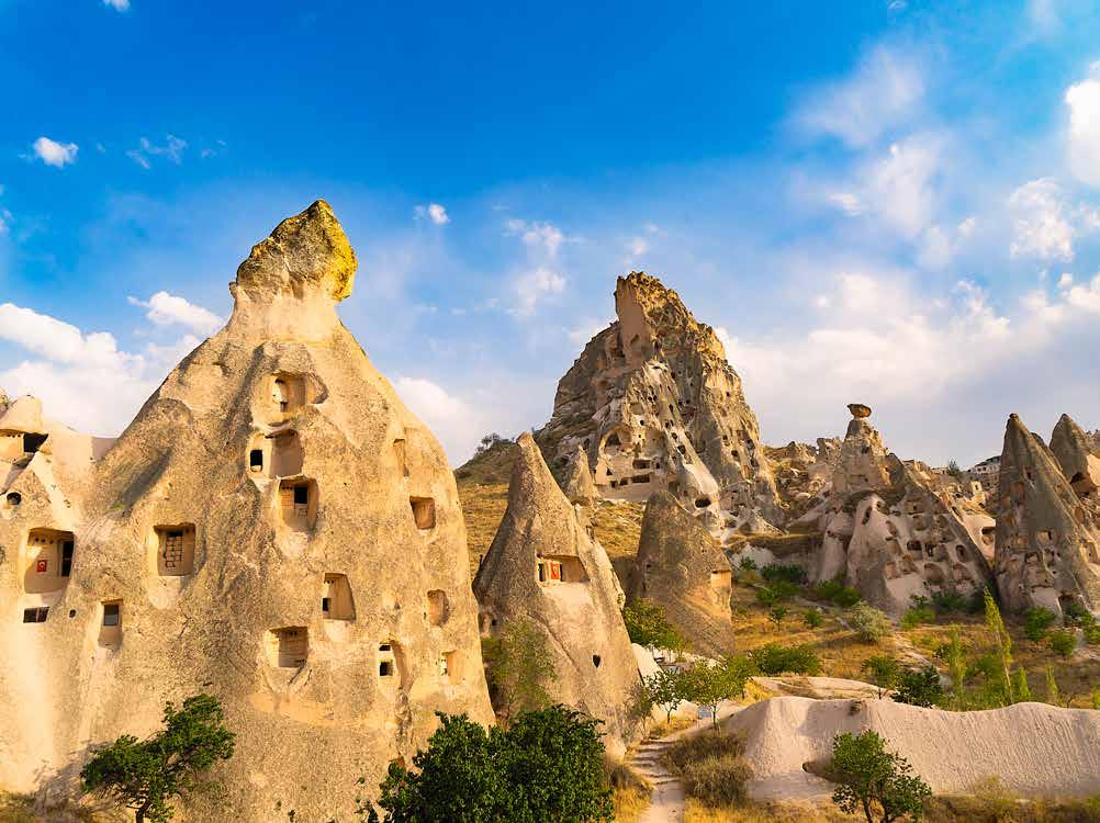 Törökország Kappadókia csodái Konya ANKARA ANTALYA UCHISAR GÖREME KAYMAKLI 1. nap Budapest Ankara Elutazás Budapestről a reggeli órákban menetrend szerinti repülőjáratokkal, átszállással Ankarába.