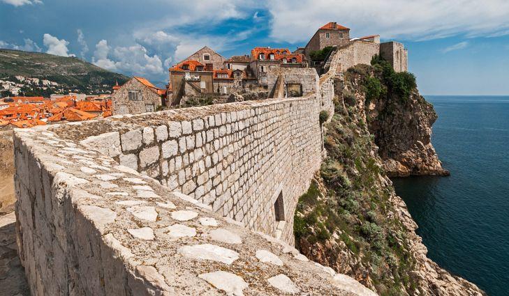 The Walls of Dubrovnik https://www.worldatlas.com/articl es/walled-cities-of-theworld.html 1. Befogadók vagy kirekesztők a modern nagyvárosok?
