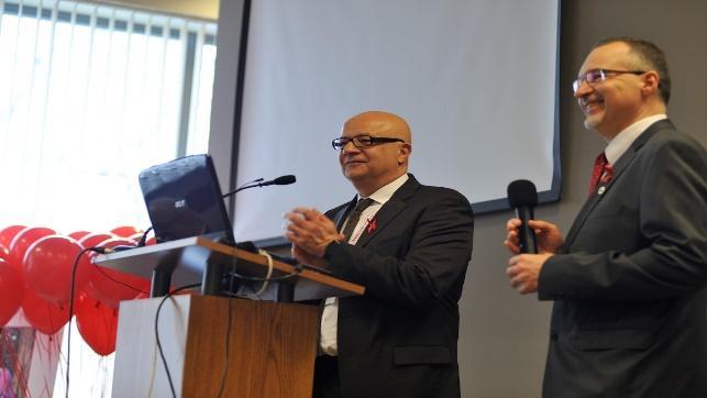 Rafat Abonour Indianapolisból, aki a mielóma multiplex korszerű kezelési lehetőségeiről tartott előadást, amit Dr. Mikala Gábor tolmácsolt a résztvevőknek.