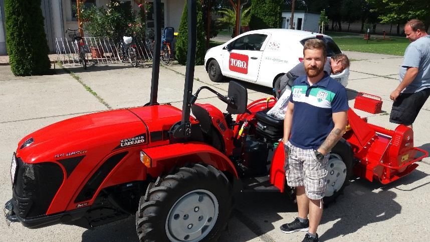 Modern gépek végzik a munka dandárját a neves gazdaság területein Antonio Carraro SN 5800 Major traktor és Caroni talajmaró állt szolgálatba a dunapataji vállalatnál A Pataji Mezőgazdasági Zrt.