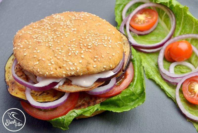 Gluténmentes, vegán hamburger zsemle alap Hamburger zsemle alap hozzávalói (3 darabhoz): 140 g Szafi Free Világos Puha kenyér lisztkeverék vagy Szafi Free hajdinás kenyér lisztkeverék 2 g Szafi