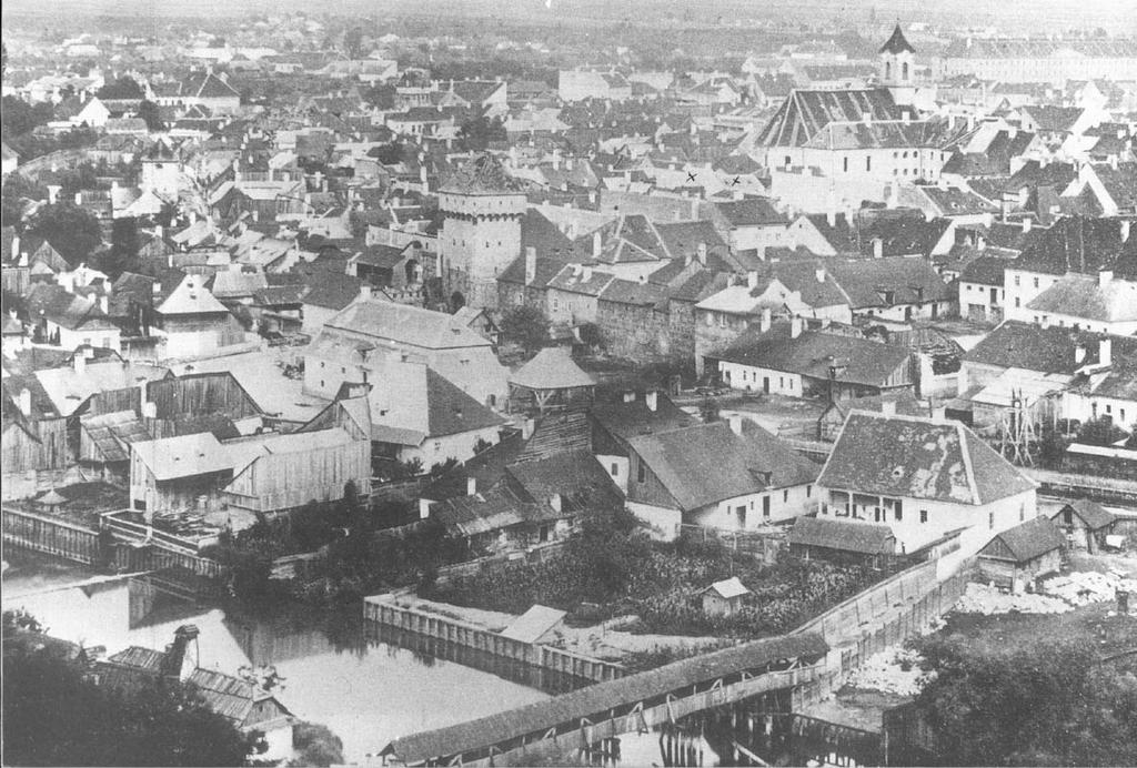 Gál László Gál Gabriella / Képi következtetés-mőépítészeti esettanulmány 123 A panoramikus képen látható, hogy az épületek szintmagasságában több törés észlelhetı.