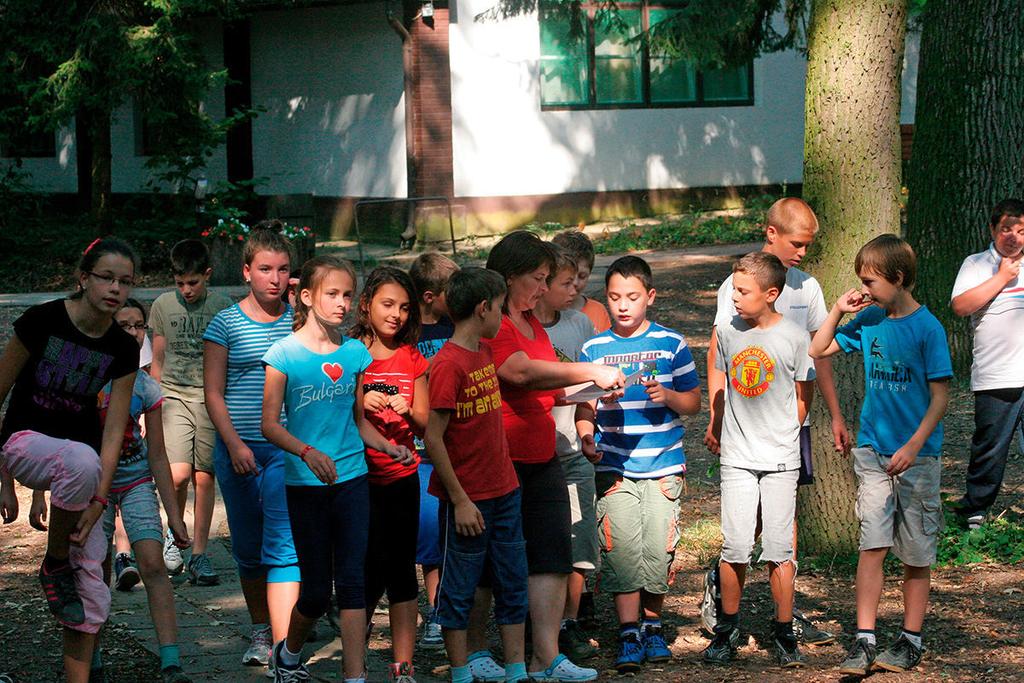 Indul a terepi program Vid Katalin erdőpedagógussal A Gyula-városerdei Erdészeti Erdei Iskola, hivatalos nevén DALERD Zrt.