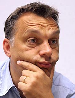 Orbán nem érti, hogy miért nem örülnek az emberek az egykulcsos adónak. Nem fogja fel, hogy az emberek 90%-a olyan kategóriába esett, melyben nem adózott 38%-t.