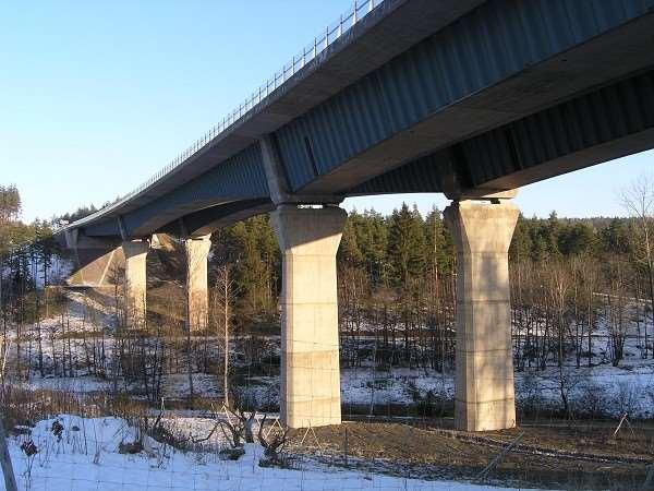 A hibrid rendszerű gerendahidak esetében alkalmazott legnagyobb támaszköz 115 méter, melyet a 2001-ben átadott német Altwipfergrund híd (21.