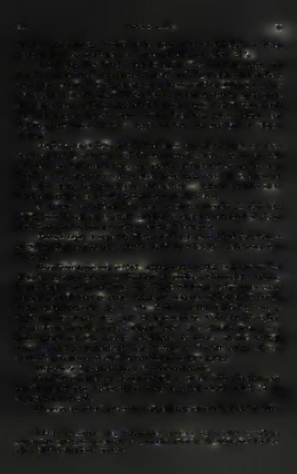 A csiszolat pigmentben szegényebb részében 00*6 0*1 mm-es kvarcszemek, itt-ott plagioklastöredékek, carbonatpettyek, zöldesbarna isotropnak tetsző chlorit, muscovitpikkelykék s apró rutiltük