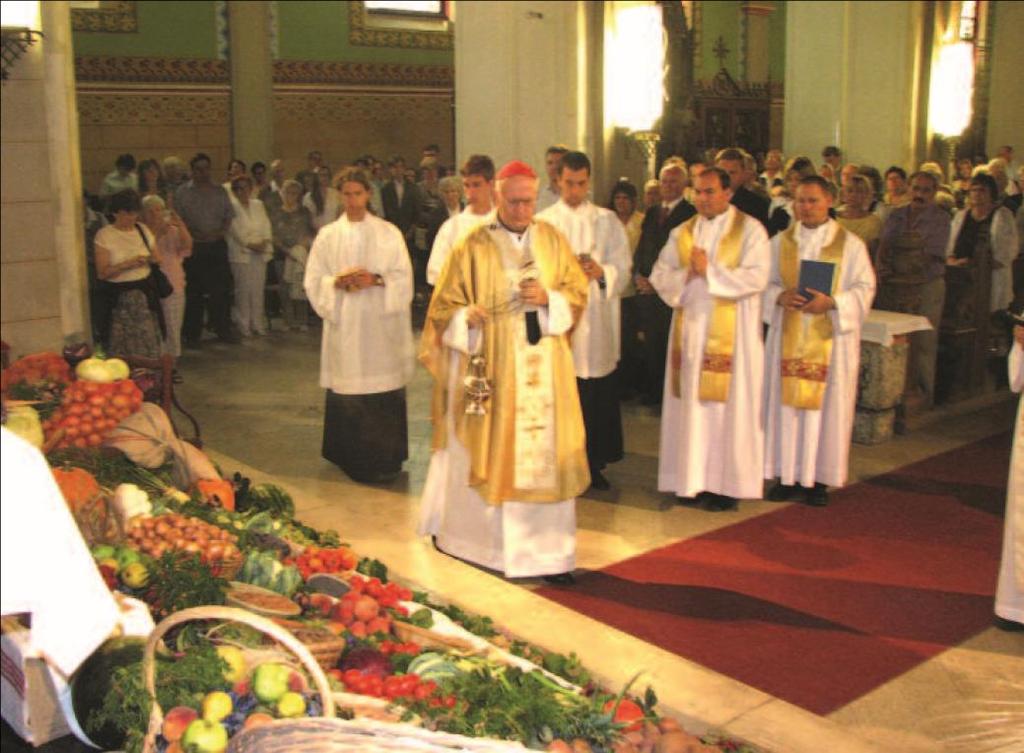 Hittantermek szinte mindenütt vannak, ez vagy a templom oratóriuma, vagy a plébánia egyik fűthető helyisége. Általában 30-50 főt tudnak befogadni.