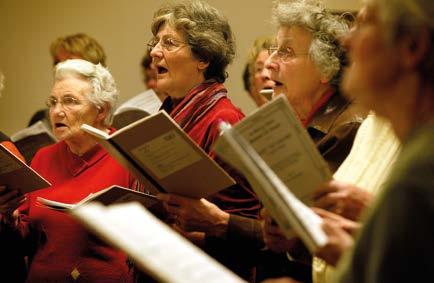 Coro de mujeres mayores.
