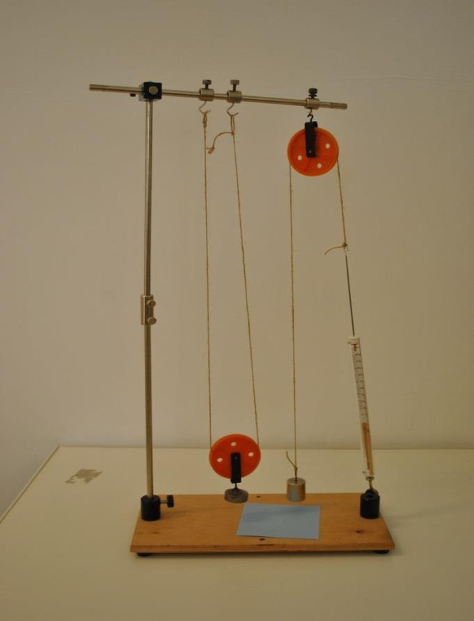 5.Egyszerű gépek teheremelés csigákkal Álló- és mozgócsigák; rugós erőmérő; ismert tömegű akasztható súly. A mérés más elrendezésben is megvalósítható, de tartalmazzon álló- és mozgócsigát is!