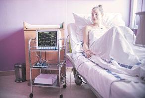 Csepeli Hírmondó 15 Ingyenes szűrővizsgálat egészség Segít Csepel önkormányzata Két betegellenőrző monitort, valamint egy magzati szívműködést regisztráló CTG-készüléket adományozott a csepeli
