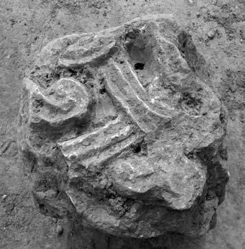 a betöltése. Egy másik nagy, földbe ásott pince vagy verem, a betöltése alapján a 14. század első feléig volt használatban.