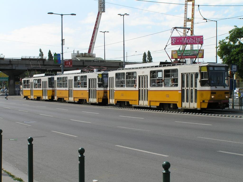 1. Általános ismertetés A Tátra T5C5 villamosok (1. kép) a BKV járműállományában a négyezres pályaszám sorozatot kapták. 1.