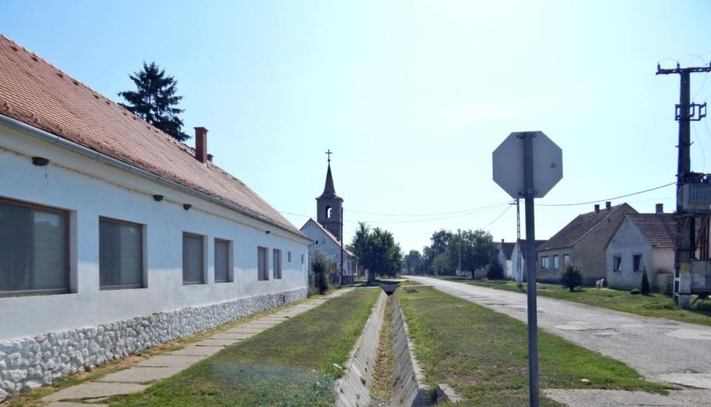 A közterületi zöldfelületek nagy része gondozott.