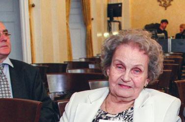 extra A SZÜLETÉSNAP MINDIG A HALANDÓSÁGRA EMLÉKEZTET 6 Hatvan éve boldog feleségével Kányádi Sándor Sztárként ünnepelték születésnapi köszöntésén a 88 éves, Kossuth-díjas erdélyi magyar költőt,