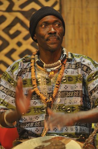 Kiváló művészeink (Mbaye Ndiaye, Gaye Maly és Mohamed Bollon) az Afrika Expo alatt számos alkalommal jönnek fel a színpadra, hogy bemutassák nyugat-afrikai, elsősorban Szenegál és Guinea népi