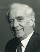Ennek kezdeményezője és első vezetője Koczkás Gyula (1905-1986) a háború előtt a pécsi egyetemen habilitált az orvosfizika magántanáraként.