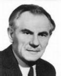 Ennek vezetését Jánossy Lajosra (1912-1978) bízták, akit 1950-ben Dublinból hívtak haza Magyarországra, hogy növelje a hazai fizika nyugati szakmai elismertségét és keleti politikai elkötelezettségét.