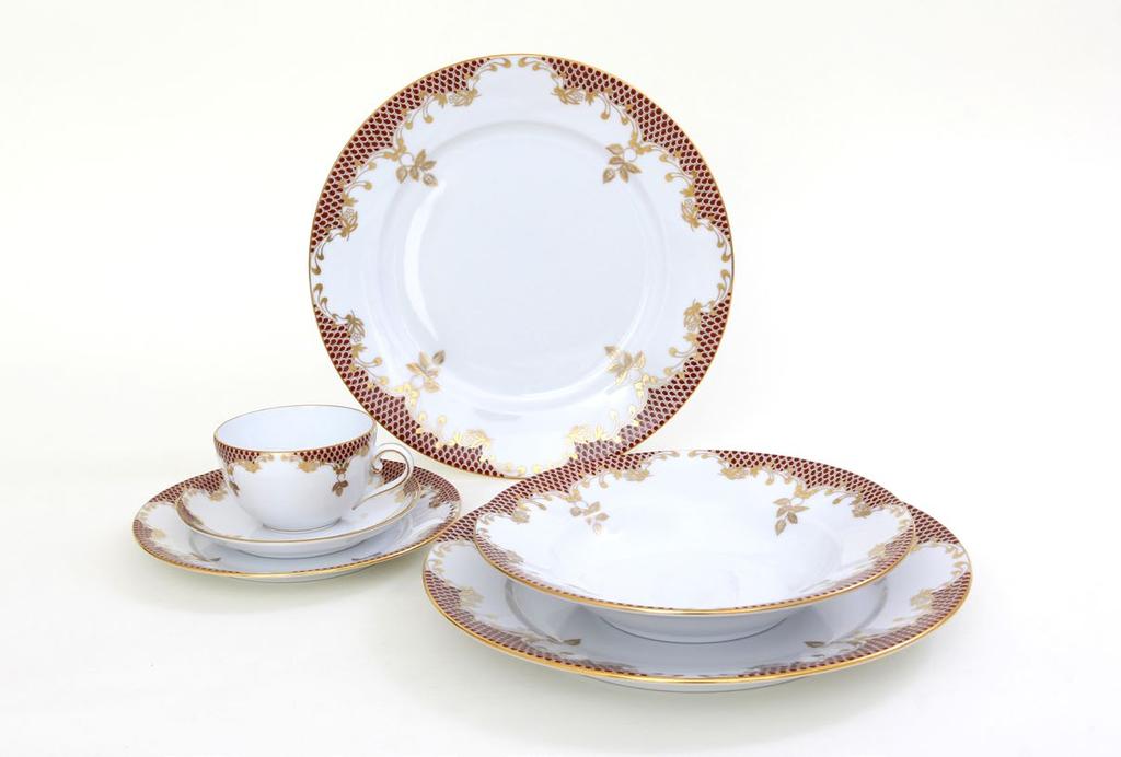 Dinner Plate 02524000 28 mm 260 mm 260 mm AMBIANCE Pattern: A-ENKM available only on certain shapes 1. Serving plate 02527000 33 mm 278 mm 278 mm 2.