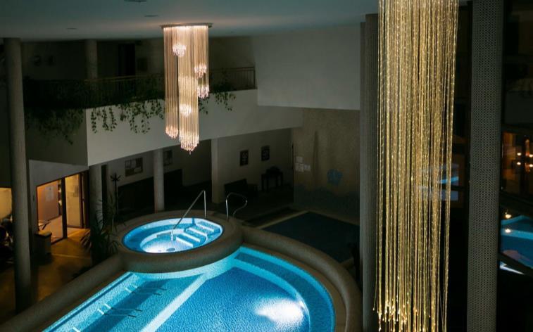 grillterasszal és kiemelkedő wellness részleggel várja vendégeit.